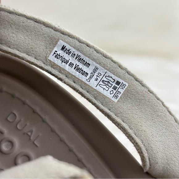 CROCS Cream Wedge Sandals with Minimalist Design - Picture 11 of 11